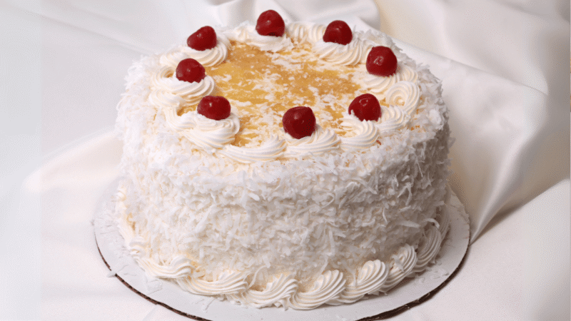 Bolo de coco fácil e fofinho: receita deliciosa